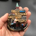 Calamita da frigo 3D in resina di Venezia con gondola e famosi monumenti italiani - Segnale Stradale di Venezia Italia