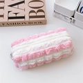 Detalle del estuche de tela de burbujas a rayas rosas y blancas con textura suave - Rosa Patchwork
