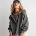 Felpa con cappuccio oversize grigio scuro da donna con scollo a V e cappellino da baseball - S / Grigio