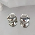 Polierte silberne Metalltropfen-Creolen mit Hochglanz-Finish, im Set präsentiert - Silberne runde Ohrringe