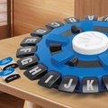Blauw alfabet draaischijf spel met A-L lettertegels en pizza toppings categorie kaarten - 1e Generatie Engelse Versie Blauw