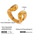 Vue détaillée du diamètre intérieur de 1,82 cm et largeur de 1,39 cm de la bague dorée - Style de Ligne de Spirale Minimaliste (JDR2407016)