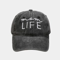 Broderie détaillée du lettrage blanc mom LIFE sur casquette de baseball en coton délavé - Noir