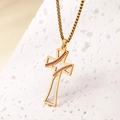 Collana a croce hip hop dorata con design a cucitura di baseball rossa su pietra - Oro