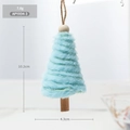 Pendaglio albero di Natale in peluche azzurro con base in legno e corda naturale - Albero di Natale in Peluche Blu