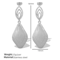 Orecchini eleganti in acciaio argento con foglia e rombo geometrico strutturato - Color Acciaio