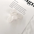 Primer plano de una pinza para el pelo pequeña de acrílico blanco lechoso con diseño de bolas - Blanco Gelatina