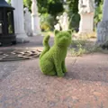 Statua di gatto seduto verde floccato con effetto muschio per decorazione giardino esterno - Gatto Seduto