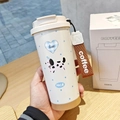 Vaso de café de 550ml crema con lunares azules y dibujo de perro con correa de transporte - 550ml / Acero inoxidable 304 / BW-9058 Perro Manchado