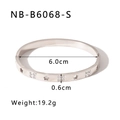 Brazalete plateado con estrellas caladas y diamantes, detalle con diámetro de 6,0 cm - Oro de 18K / Plateado (NB-B6068-S)