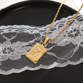 Collana a corda placcata oro 18K con ciondolo rettangolare lettera K e trama radiale sottile - Lettera K Oro