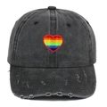 Casquette de baseball en coton gris foncé avec cœur arc-en-ciel et détails usés - Réglable / Noir Vieilli