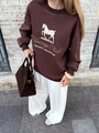 Braunes Vintage-Sweatshirt mit Pferdeprint kombiniert mit einer weißen weiten Hose - S / Dunkelkaffee (Fleece)
