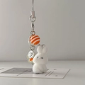 Portachiavi con coniglio bianco floccato, perle arancioni e ciondolo orologio a cuore - Stile Cinturino per Telefono / Bianco