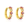 Nahaufnahme von 18K vergoldeten Creolen mit rotem Evil Eye und klaren Zirkonia-Steinen - Rotes Böses Auge-Gold