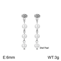 Pendientes largos plateados con tres perlas de nácar de 6mm y cadena de acero - Pendientes de Acero de Perlas de Concha (KE112572-Z)