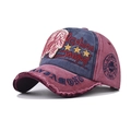 Ricamo dettagliato e trama lavata su questo berretto da baseball retrò stile vintage - Regolabile / Rosso Vino Faraone