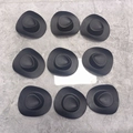 Vista macro de nueve mini sombreros de vaquera negros en rejilla para manualidades y muñecas - Sombrero de Vaquero Negro (5.4cm)