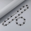 Dettaglio della collana e del bracciale con maglie a croce in acciaio inox nero e argento - Collana / Nero e Argento