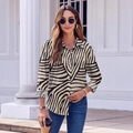 Detailweergave van de reverskraag en zebraprint op dit casual overhemd met lange mouwen - S / Khaki