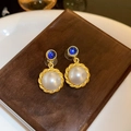 Orecchini a goccia vintage dorati con perle bianche e gemme blu su base di legno - Gemma blu con intarsio di perle (40#)