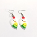 Cartoon Schneemann Ohrringe mit festlichen Farben für Weihnachtsdeko auf weißem Grund - Schneemann