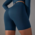 Dettaglio della trama a nido d'ape blu scuro e cucitura push-up senza cuciture degli shorts - Blu Notte