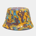 Détail du chapeau bob camouflage numérique avec motifs pixélisés jaunes et violets - Taille unique / Jaune