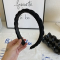 Detail shot of the internal non-slip teeth and braided black fabric of the headband - Thin Braided Style / Black