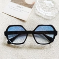 Polygon Übergröße Sonnenbrille in schwarzem Rahmen mit blau-violettem Verlaufsglas - Schwarz und Blau