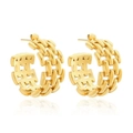 Pendientes en C de acero inoxidable dorado con textura de cadena de reloj sobre blanco - Dorado