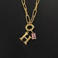 Halskette aus 14K vergoldetem Edelstahl mit H-Buchstaben-Anhänger und rosa Kristall - Buchstabe H