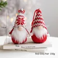 Set de 2 gnomos de Navidad con gorros de punto rojos y grises sobre libros decorativos - Par Rojo y Gris (Sin piernas largas)
