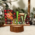 Décoration de Noël en bois Believe avec renne et motif à carreaux rouges sur socle - BELIEVE Renne Style C