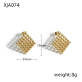 Detalle de pendientes cuadrados dorados con cuentas de 19mm y especificación de 8g - Rejilla Cuadrada Dorada (XJA074)
