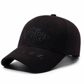 Gorra marrón con bordado de Monday y zzz, diseño minimalista y estilo casual - Ajustable / Negro con bordado negro
