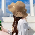 Cappello di paglia kaki a tesa larga con fiocco di perle e bordi ondulati per la spiaggia - Fiocco Ondulato Cachi (D-59)