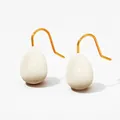 Pendientes de gota blanco crema macaron con gancho de acero inoxidable dorado - Blanco (KDE1549)