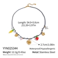 Detalle del collar trenzado azul con colgantes de corazón y medidas de 54 cm de largo - Cuerda Azul Estilo Colgante de Chile Multicolor (YYN025344)