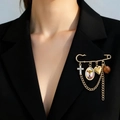 Spilla vintage a croce cuore ritratto dorata con doppia catena per blazer - Stile Passione di Gesù (K-838)