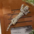 Sparkling leopard brooch in gold-plated alloy with black and white crystals, 13cm long - Gold Black White Leopard XD824128-1