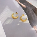 Elegantes pendientes de aro trenzados bañados en oro de 18 quilates con textura vintage - Aro de Espiral / Dorado