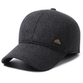 Dunkelgraue Herren Wintermütze aus dickem Fleece mit Metalllogo und China-Gravur - Verstellbar / Baseballkappe Grau