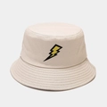 Détail du chapeau bob blanc cassé avec broderie éclair jaune et bordure renforcée - M (56-58cm) / Beige