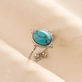 Vista macro di un anello regolabile in acciaio inossidabile con pietra turchese e fascia intrecciata - Aperto Regolabile / Base Argento-Pietra Blu Chiaro