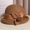Chapeau cloche élégant en laine marron avec bord roulé et fleur décorative vintage - M (56-58cm) / Chameau Foncé