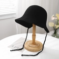 Ademende zwarte gebreide zonnehoed van katoen en linnen met stijlvolle strikbandjes - M (56-58cm) / Zwart