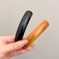 Minimalist curved hair clips in glossy black and translucent amber tortoiseshell finish - 2PCS / Glossy Black + Amber