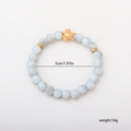 Bracciale elastico con perline in pietra di marmo bianco e ciondolo tartaruga oro - Bracciale di Perline Piccola Tartaruga / Texture Colorata