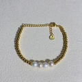 Gold stainless steel beaded bracelet with four natural freshwater pearls and lobster clasp - Baroque Pearl Splice Style 3 / Gold/White